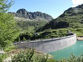 15 Diga Laghi Gemeli col Becco sullo sfondo